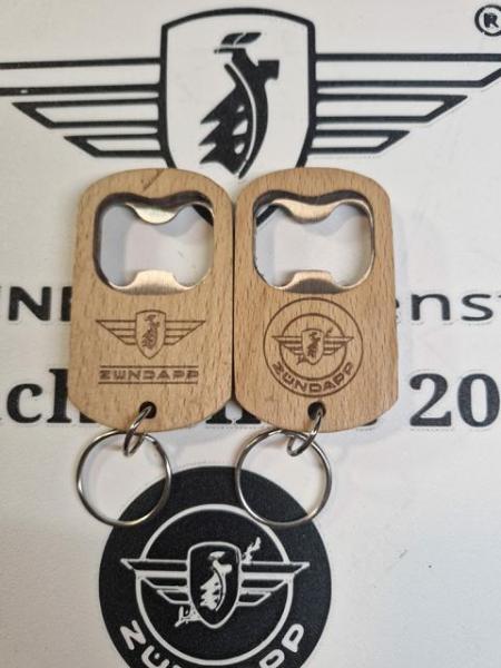 Schlüsselanhänger Buche / Edelstahl Flaschenöffner mit gelaserten Emblem beidseitige Lasergravur